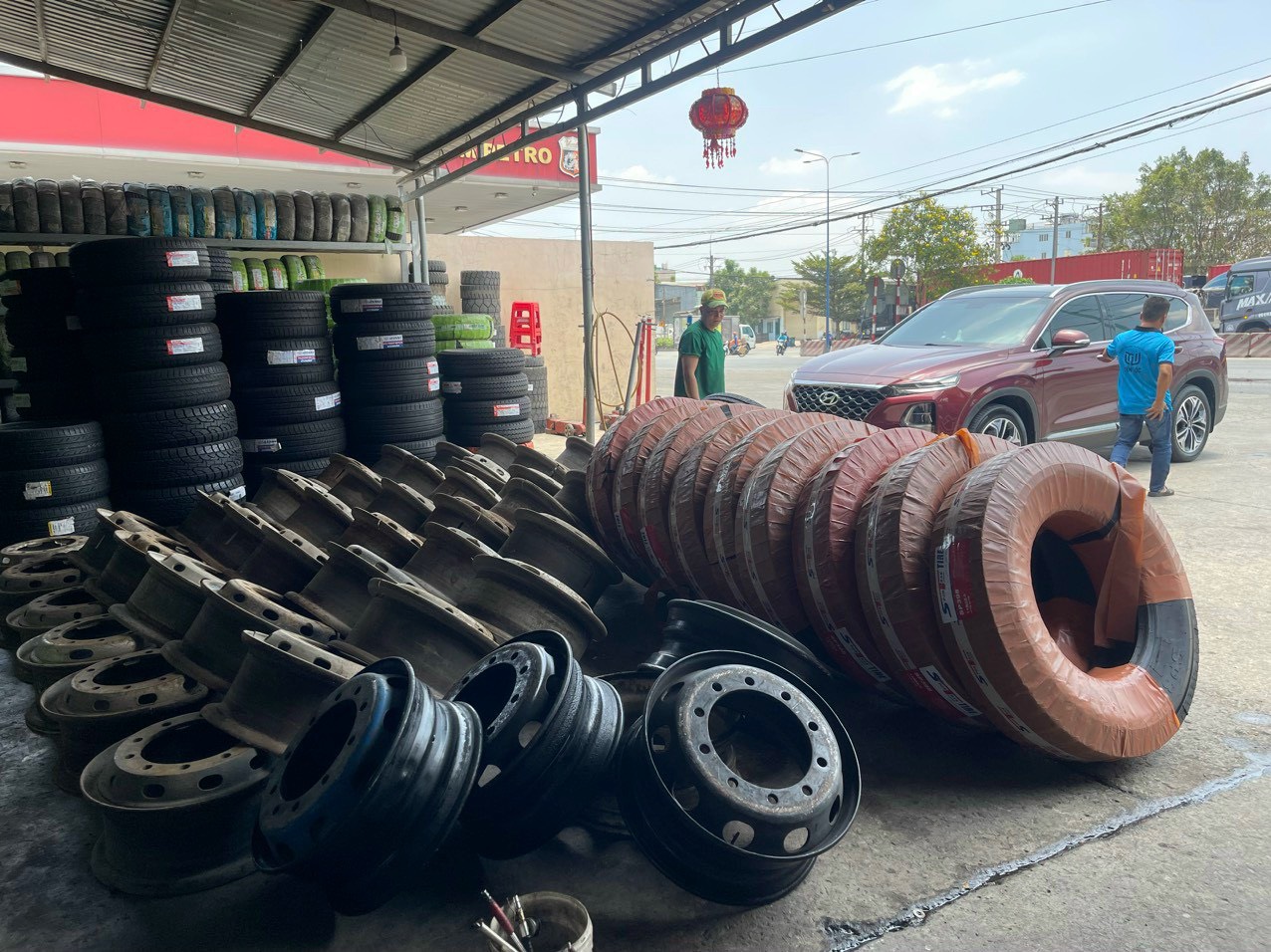 LỐP XE Ô TÔ - CÂY XĂNG DẦU 68 DĨ AN BÌNH DƯƠNG